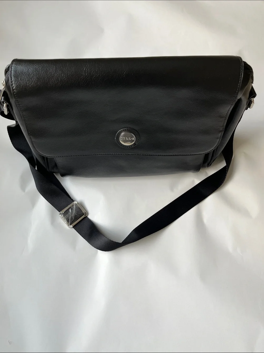 Jill.E Designs. Black Leather Laptop Crossbody Bag